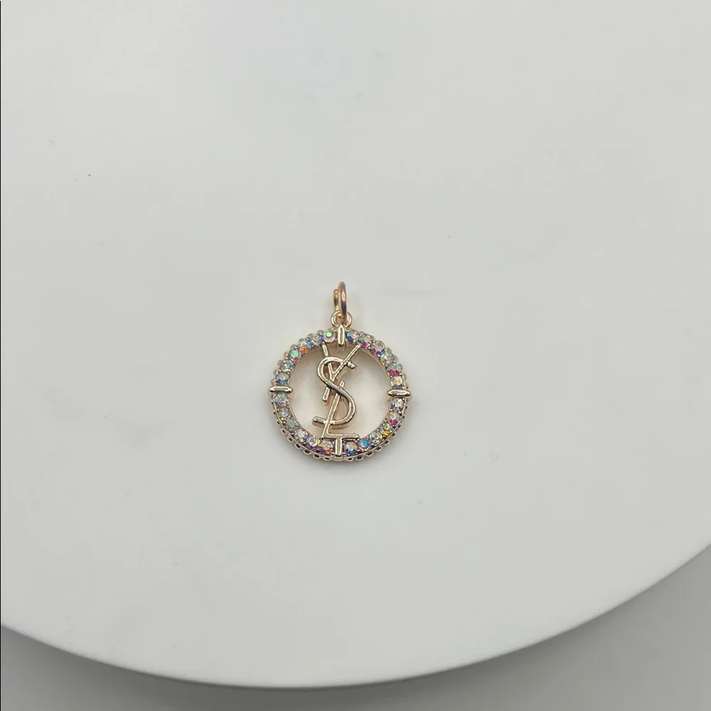 868. Elegant Gold YSL Pendant on 18” gold plated chain. - Picture 6 of 8